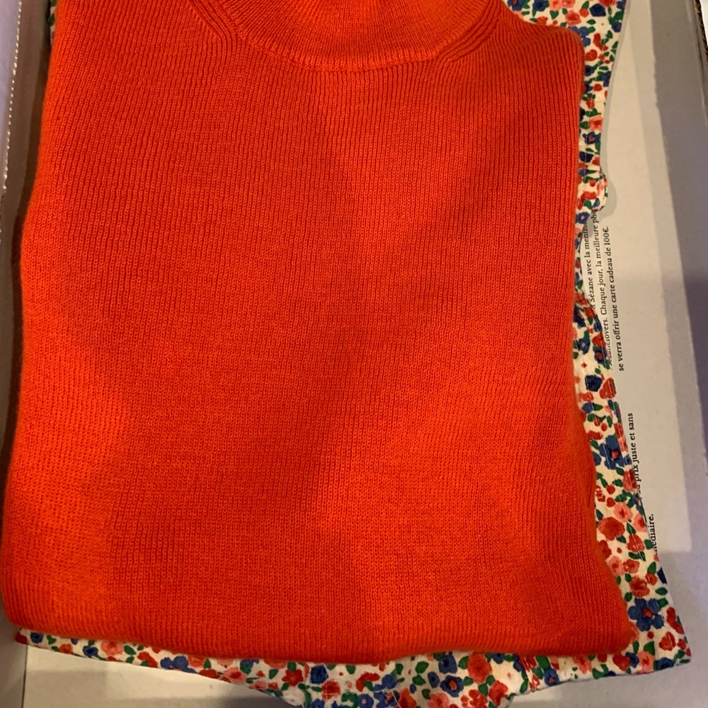 Sezane red Simon jumper (xs) & floral Hanoi shorts (4) - gorgeous & classic… 🔥